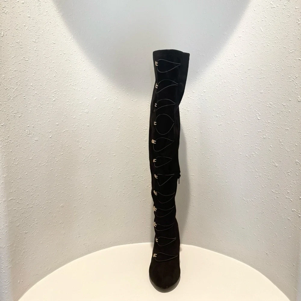 VENUS over knee
